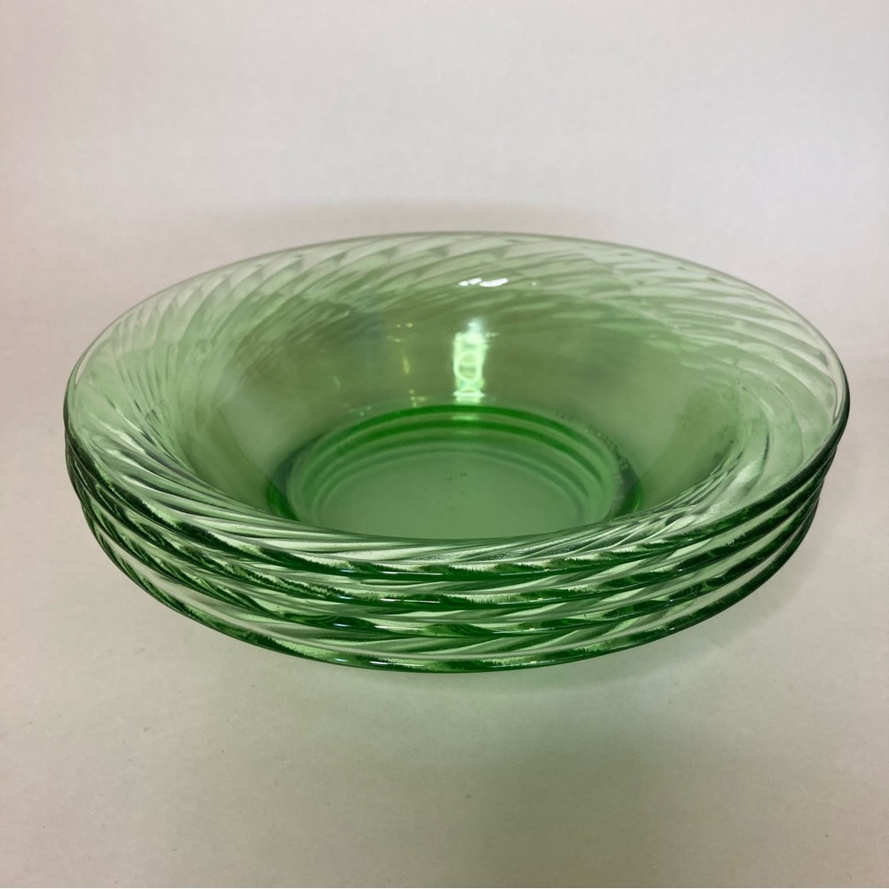 Set of 4 Vintage Pyrex Festiva Spring Green Glass Swirl Rim Bowls